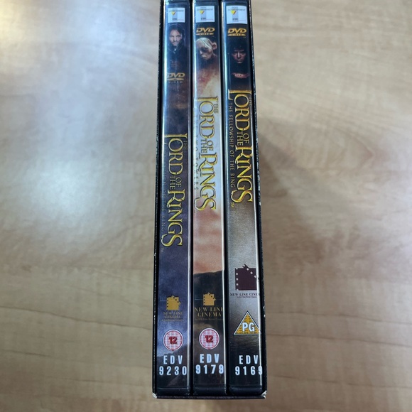 The Lord of the Rings: The Motion Picture Trilogy DVDs - Picture 2 of 7